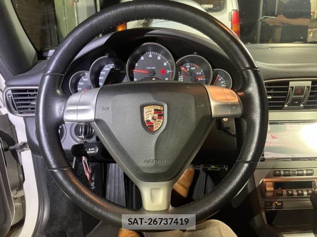 Porsche 911 2004-12 7456772-13