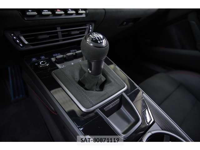 Porsche 911 2023-08 7509686-13