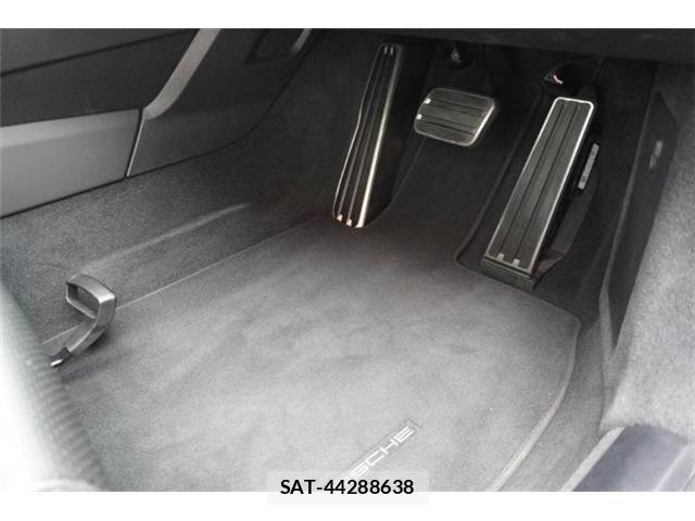 Porsche 911 2019-06 7502230-29