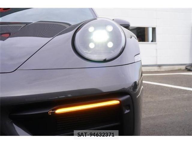 Porsche 911 2022-12 8037599-11