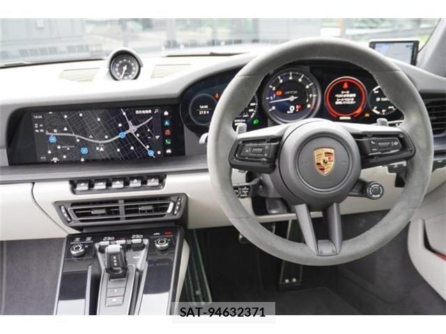 Porsche 911 2022-12 8037599-15
