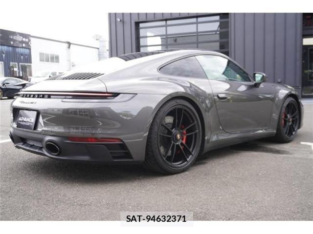 Porsche 911 2022-12 8037599-24