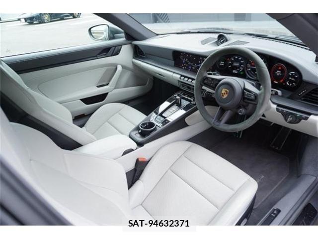 Porsche 911 2022-12 8037599-25