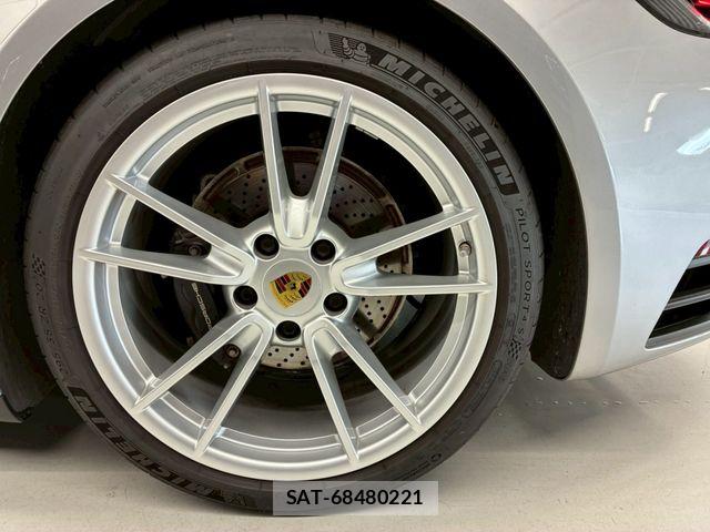 Porsche 911 2020-10 8101196-17