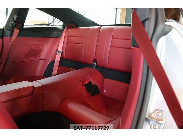 Porsche 911 2024-03 8209533-15