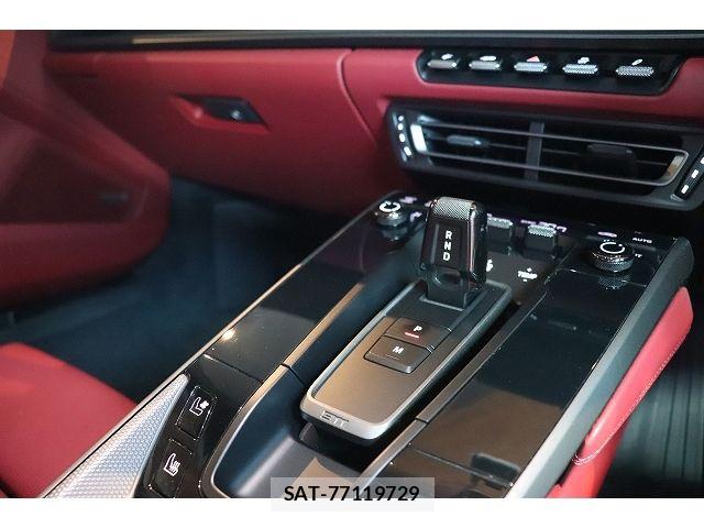 Porsche 911 2024-03 8209533-19