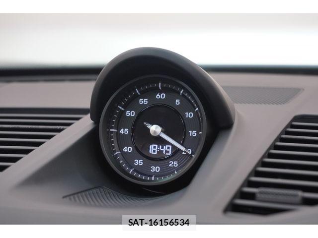 Porsche 911 2026-06 8316381-13