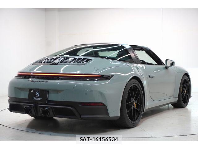 Porsche 911 2026-06 8316381-4