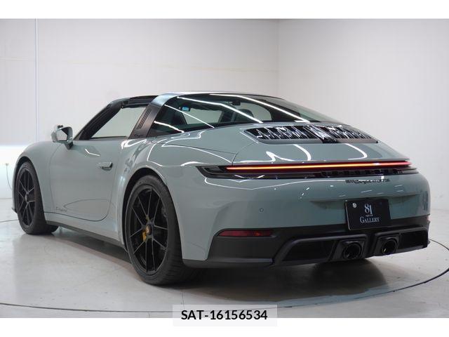 Porsche 911 2026-06 8316381-6