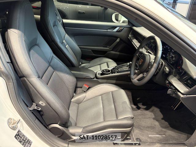 Porsche 911 2020-10 8316380-9