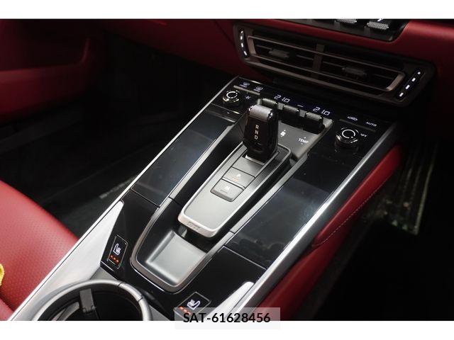 Porsche 911 2021-06 8316382-17