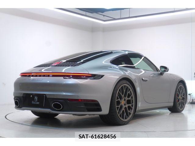 Porsche 911 2021-06 8316382-4
