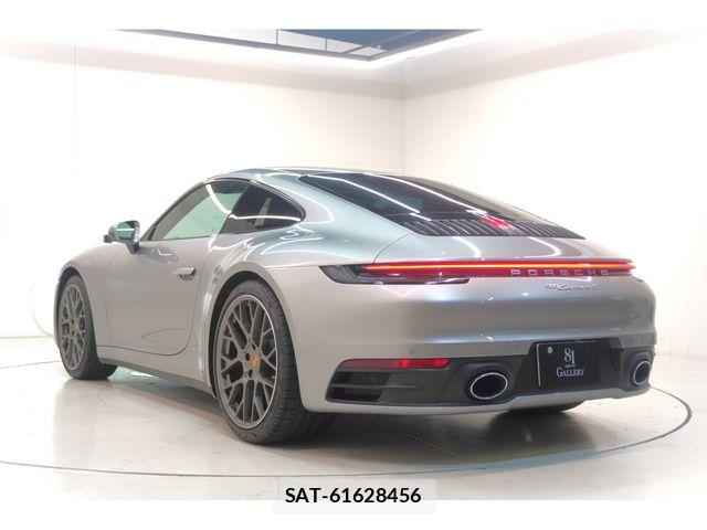 Porsche 911 2021-06 8316382-6