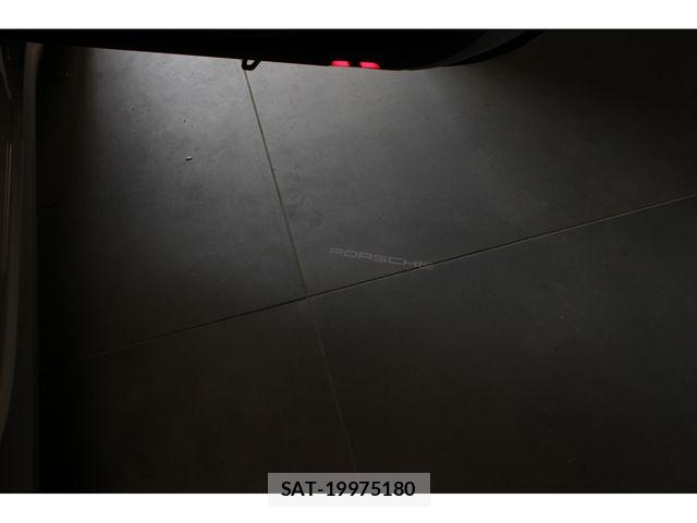 Porsche 911 2024-04 8337386-26