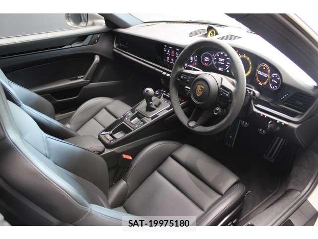 Porsche 911 2024-04 8337386-4