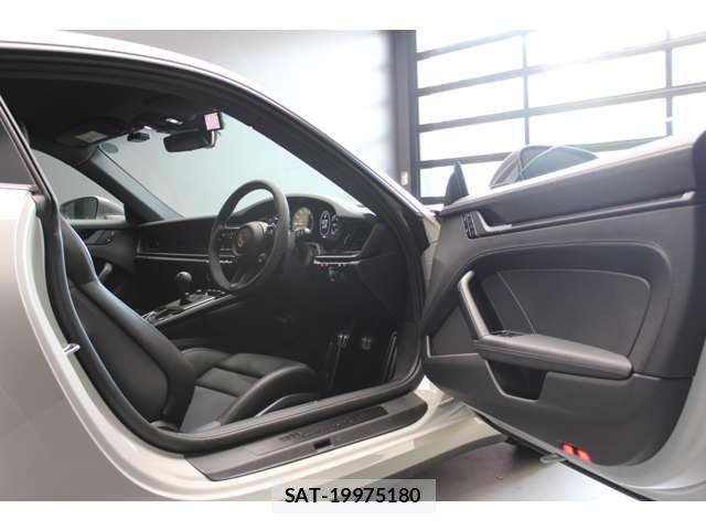 Porsche 911 2024-04 8337386-7