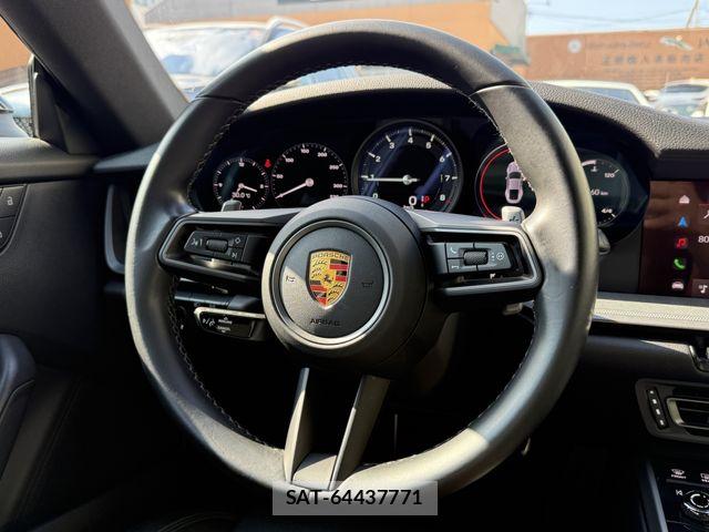Porsche 911 2021-12 8372048-17
