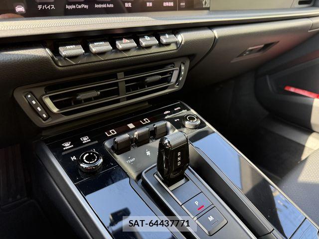 Porsche 911 2021-12 8372048-23