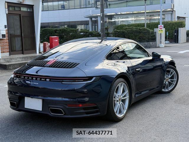 Porsche 911 2021-12 8372048-3