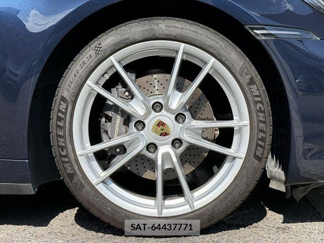 Porsche 911 2021-12 8372048-8