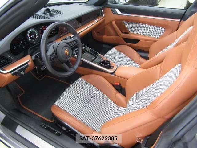 Porsche 911 2025-01 8414372-2