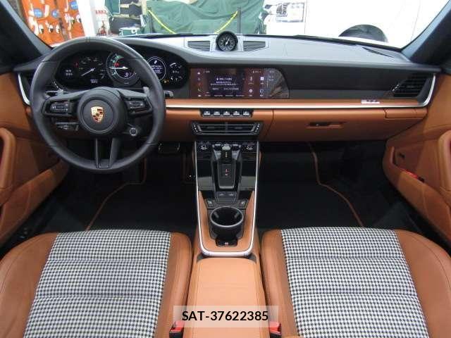 Porsche 911 2025-01 8414372-3