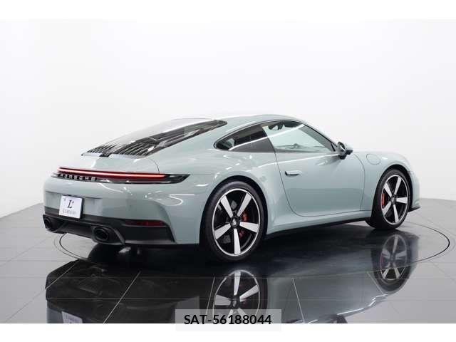 Porsche 911 2025-09 8414373-2