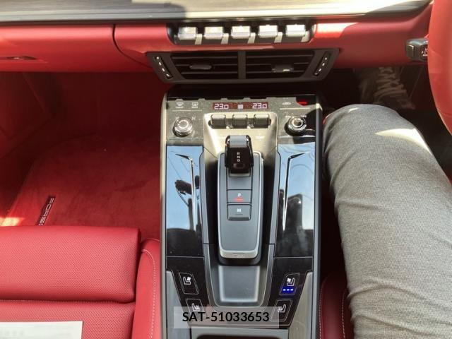 Porsche 911 2026-02 8485918-21