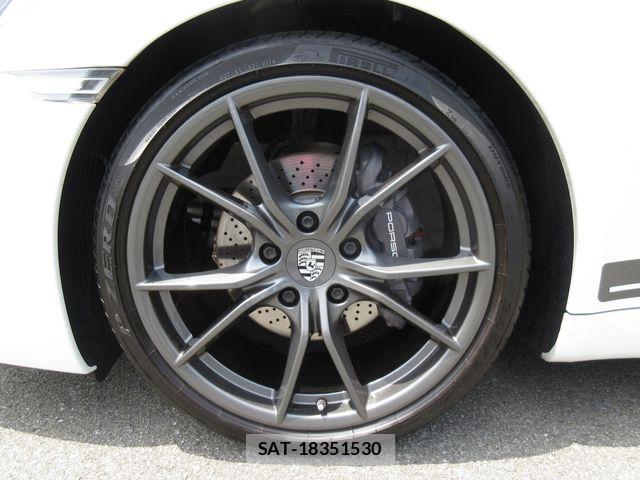 Porsche 911 2018-10 8628369-7
