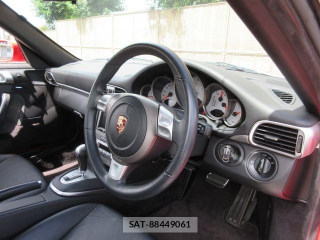 Porsche 911 2005-01 8745205-1