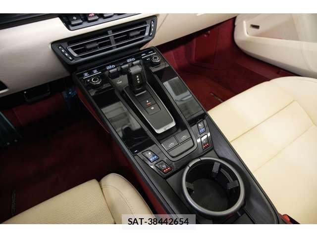 Porsche 911 2023-07 8850351-11