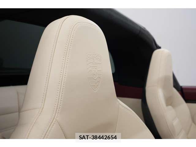 Porsche 911 2023-07 8850351-12