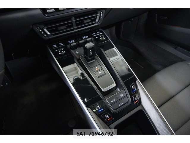 Porsche 911 2024-02 8850350-13