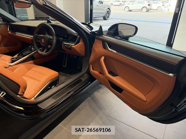Porsche 911 2025-07 7456773-7
