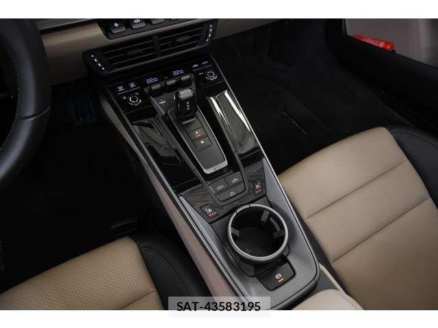 Porsche 911 2024-12 7788211-15