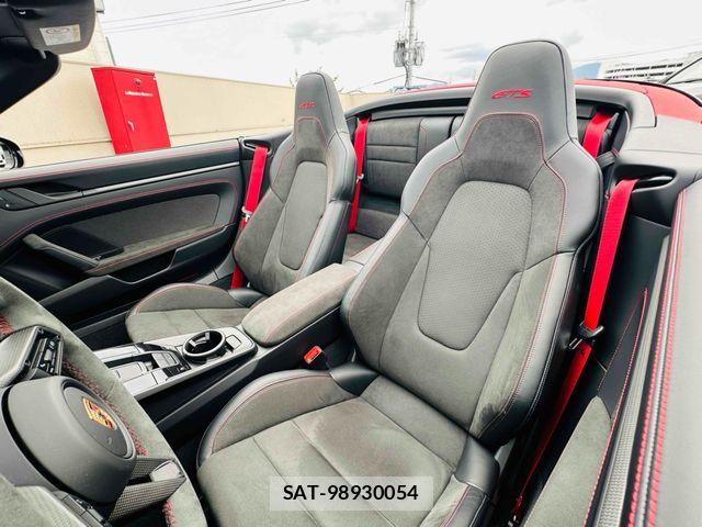 Porsche 911 2025-06 7980588-12