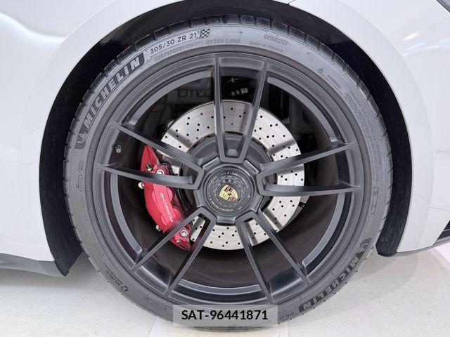 Porsche 911 2024-10 8209535-29