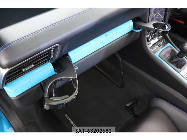 Porsche 911 2020-02 1405340-12