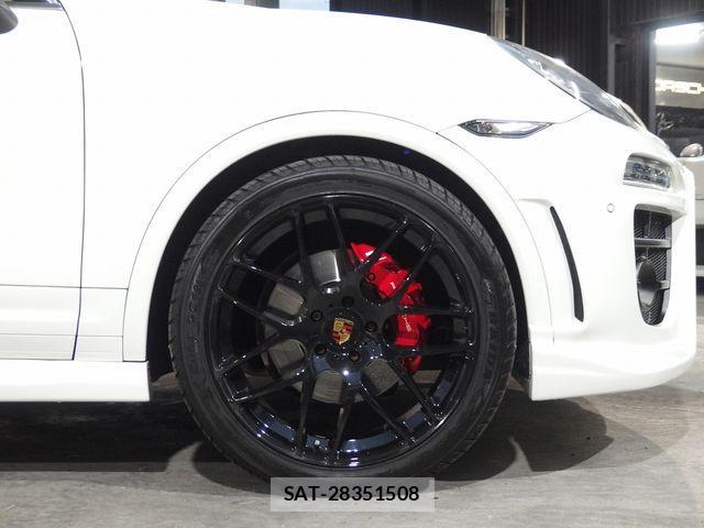 Porsche CAYENNE 2011-01 1414238-10
