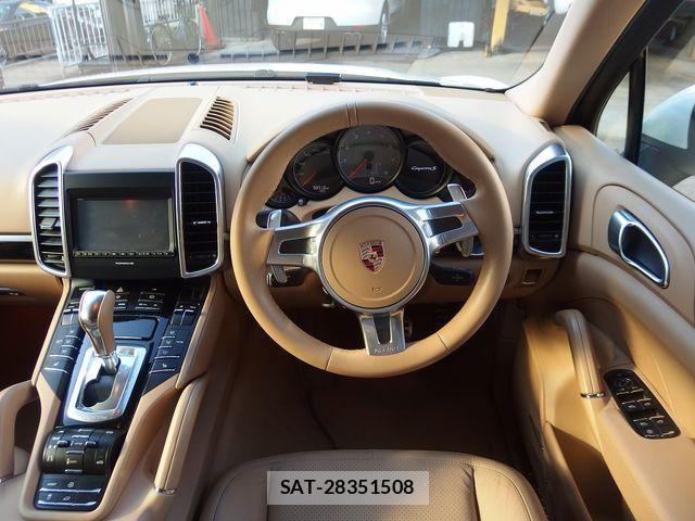 Porsche CAYENNE 2011-01 1414238-12