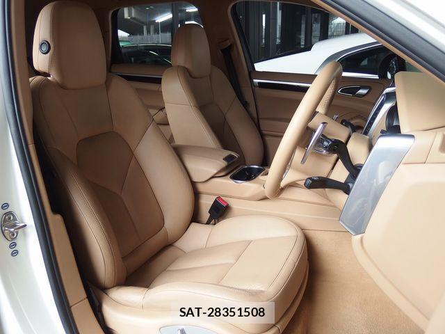 Porsche CAYENNE 2011-01 1414238-14