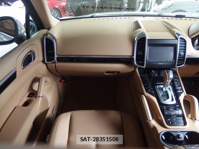 Porsche CAYENNE 2011-01 1414238-16