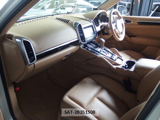 Porsche CAYENNE 2011-01 1414238-17