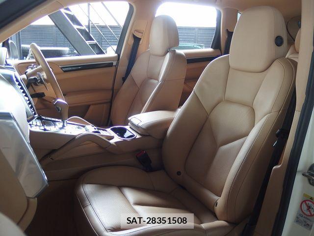 Porsche CAYENNE 2011-01 1414238-18