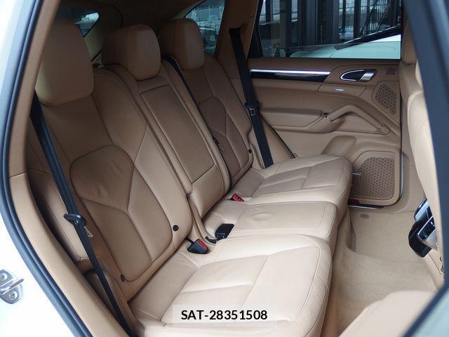 Porsche CAYENNE 2011-01 1414238-20