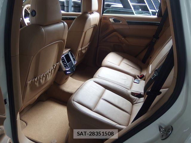 Porsche CAYENNE 2011-01 1414238-21