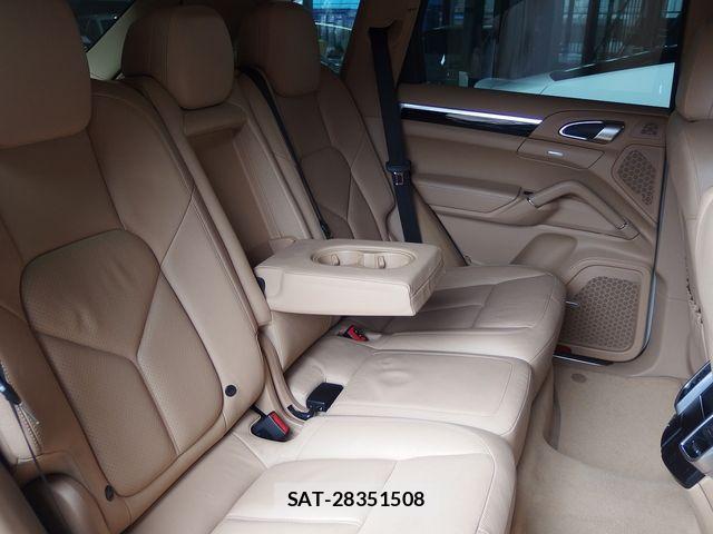 Porsche CAYENNE 2011-01 1414238-22