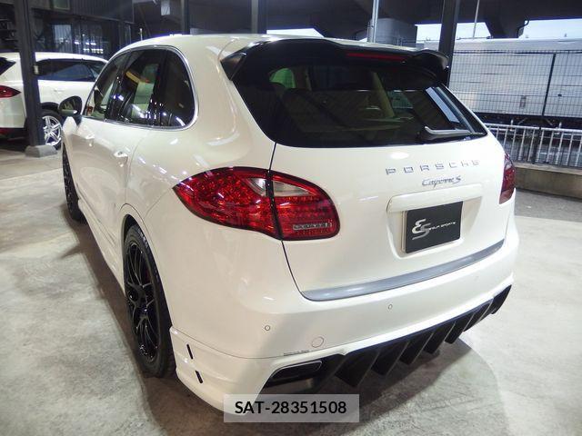 Porsche CAYENNE 2011-01 1414238-7