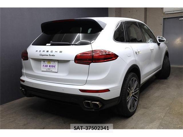 Porsche CAYENNE 2015-03 3383454-9