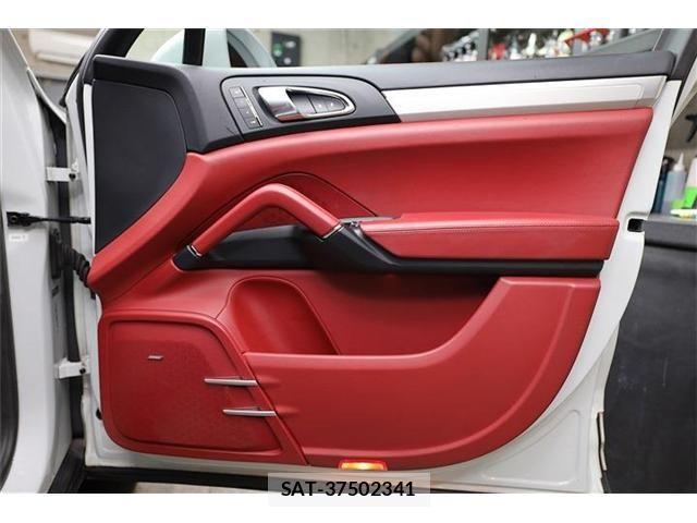 Porsche CAYENNE 2015-03 3383454-14
